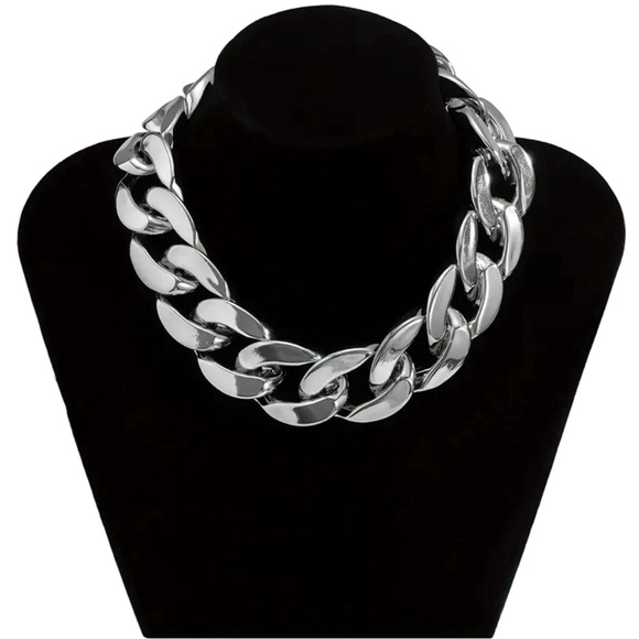 Elegant Silver-tone Chain Necklace - Picture 2 of 3